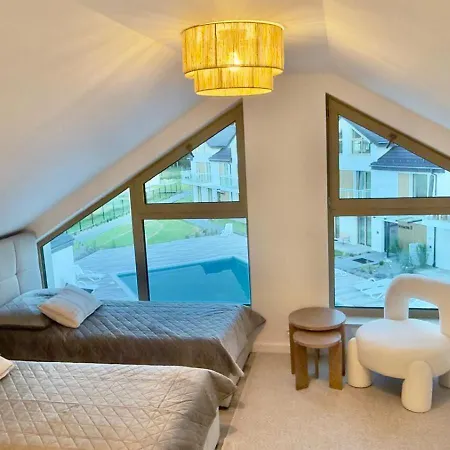 Bursztynowy Z Basenem - Lebska Osada Apartment